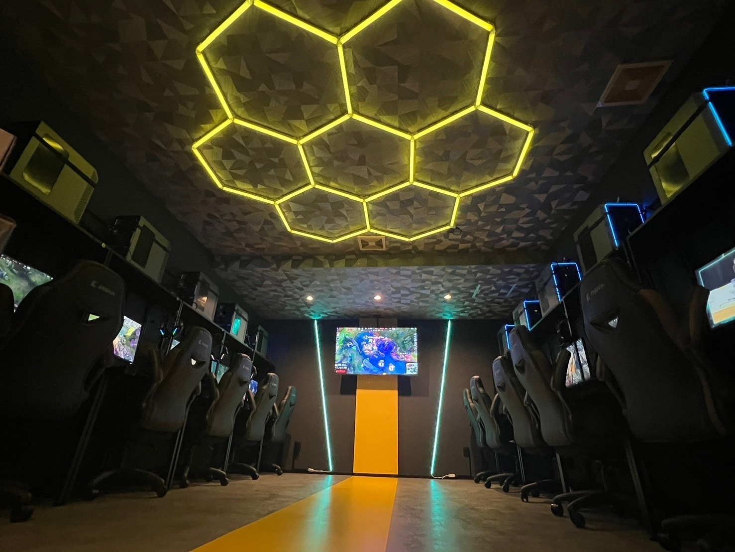 e-sports space＆diner e-connect 新潟店